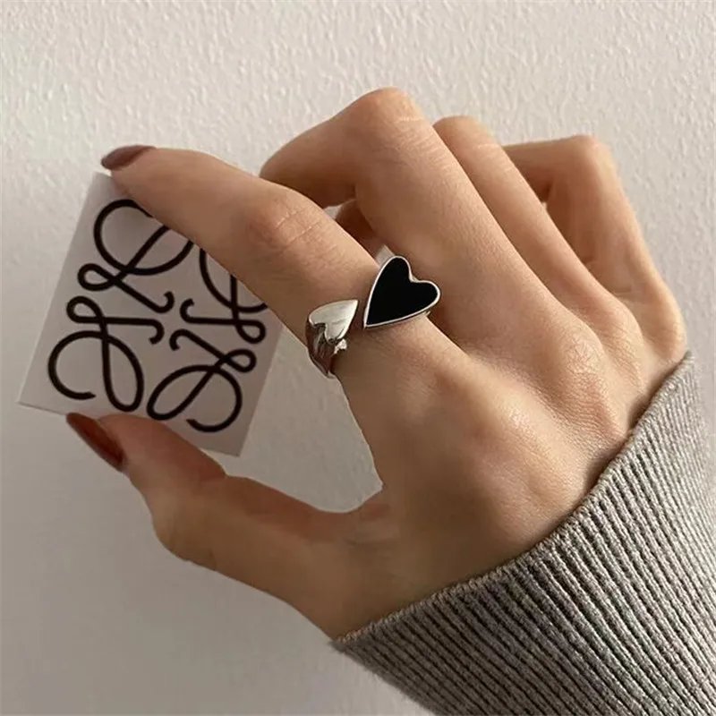 Trendy Two-Tone Black Heart Ring