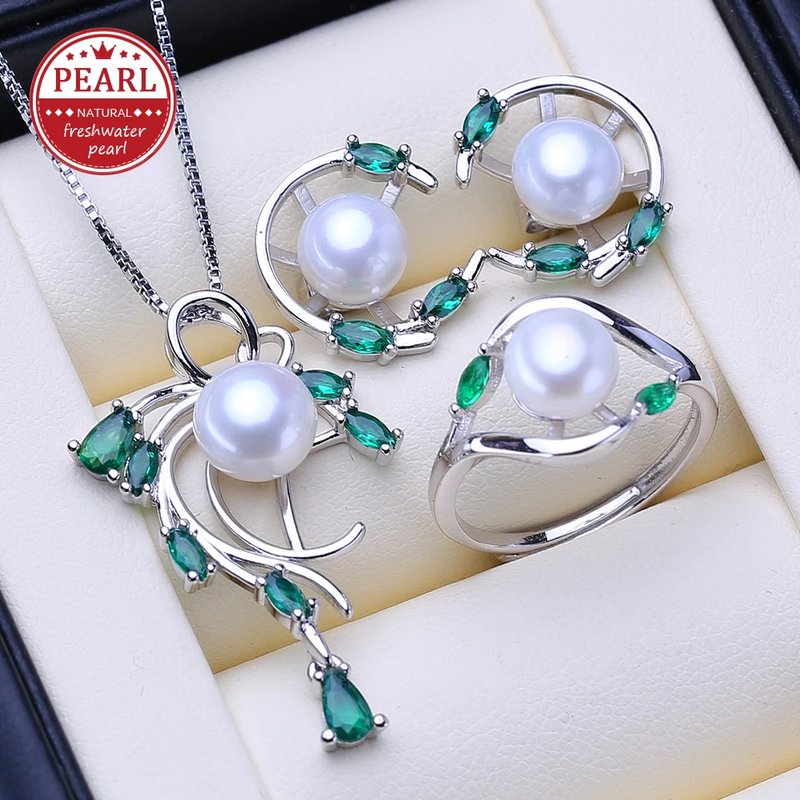 Elegant Pearl and Emerald Jewelry Set