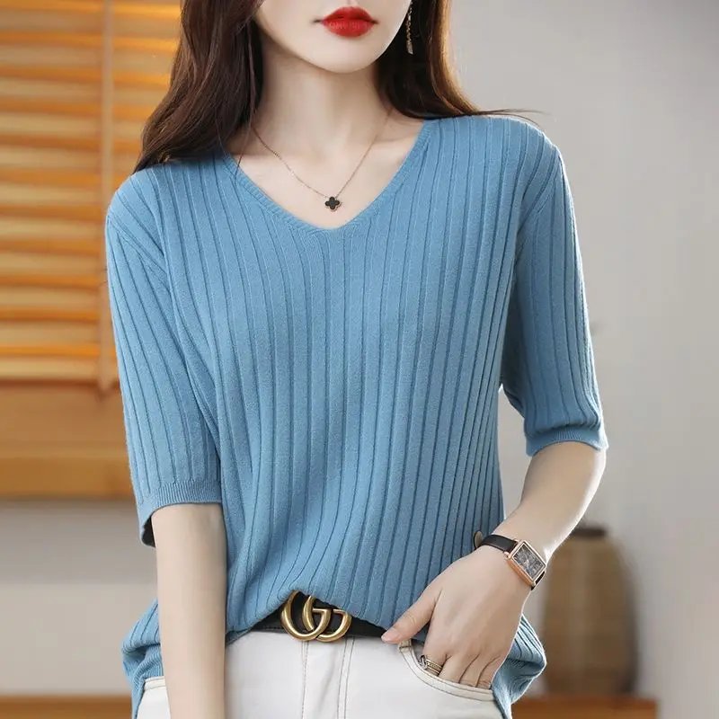 Elegant V-Neck Cashmere Sweater