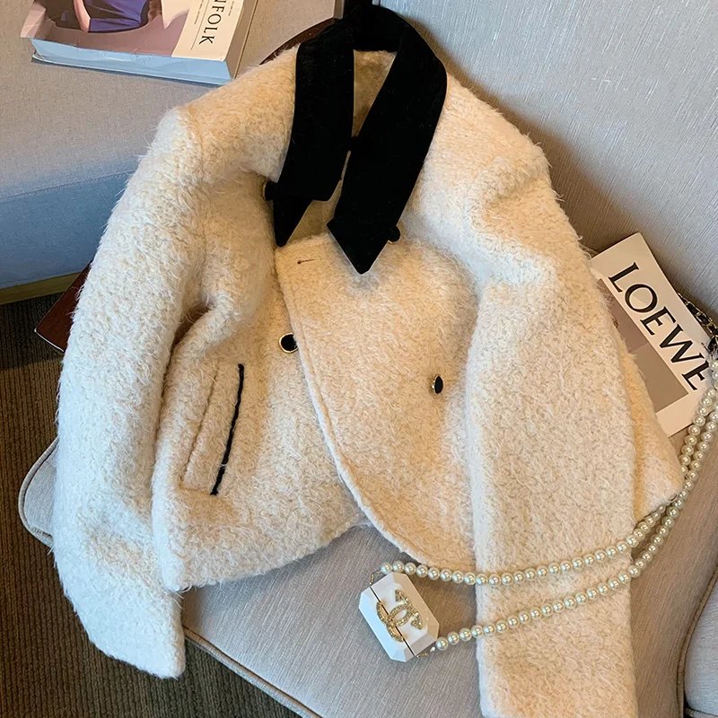Chic Tweed Jacket with Velvet Collar