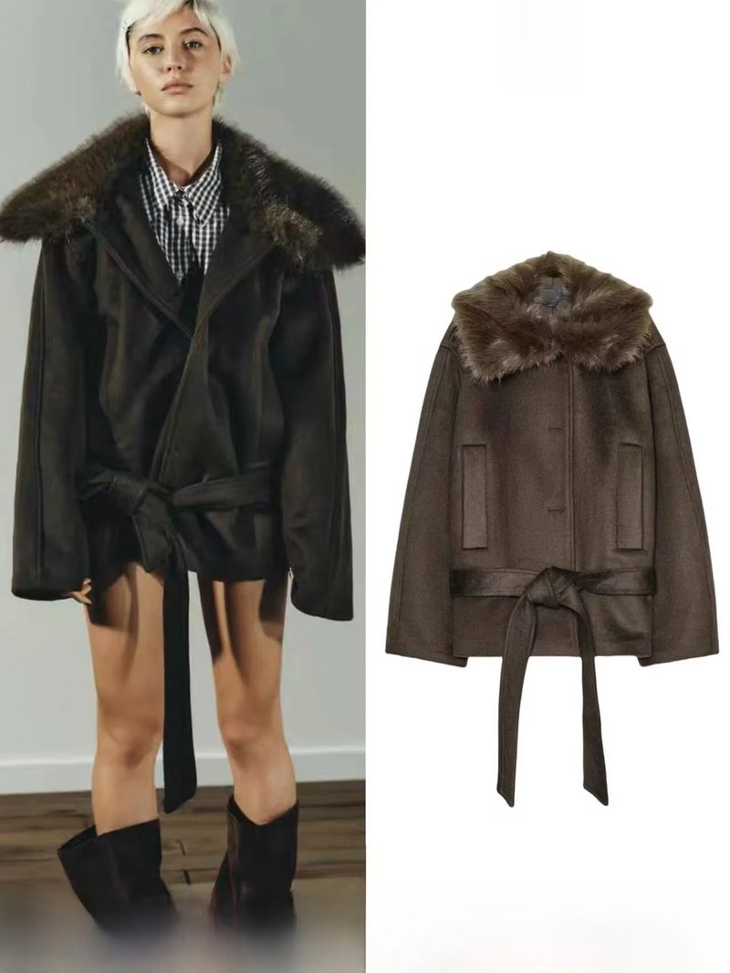 Elegant Women's Wool Coat with Fur Collar