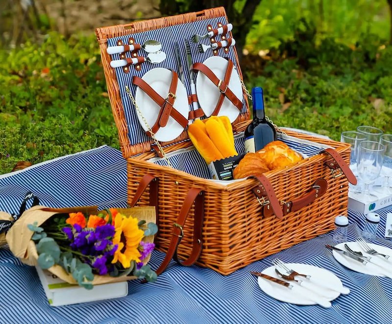Wicker Picnic Basket Set for 4