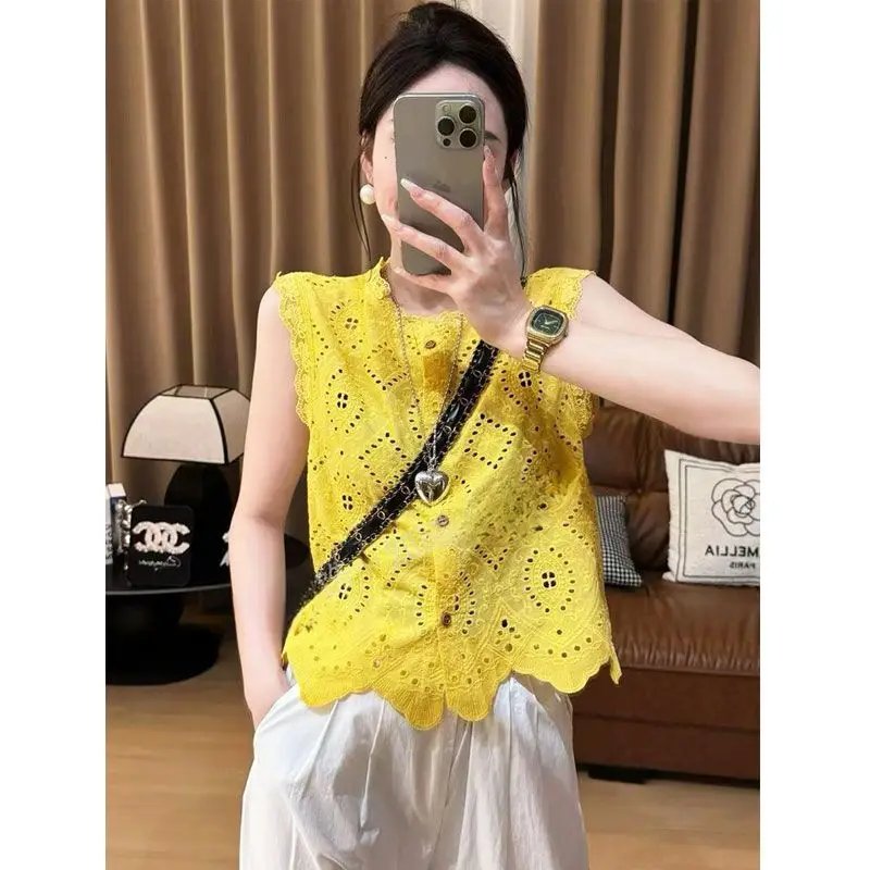 Elegant Sleeveless Lace Blouse