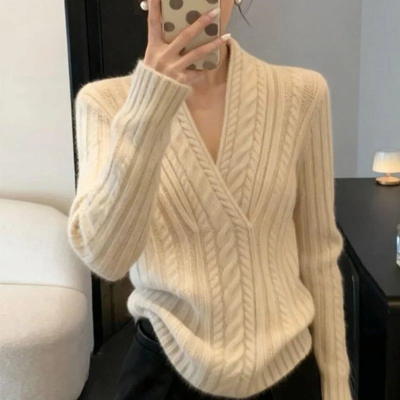Chic V-Neck Cable Knit Sweater