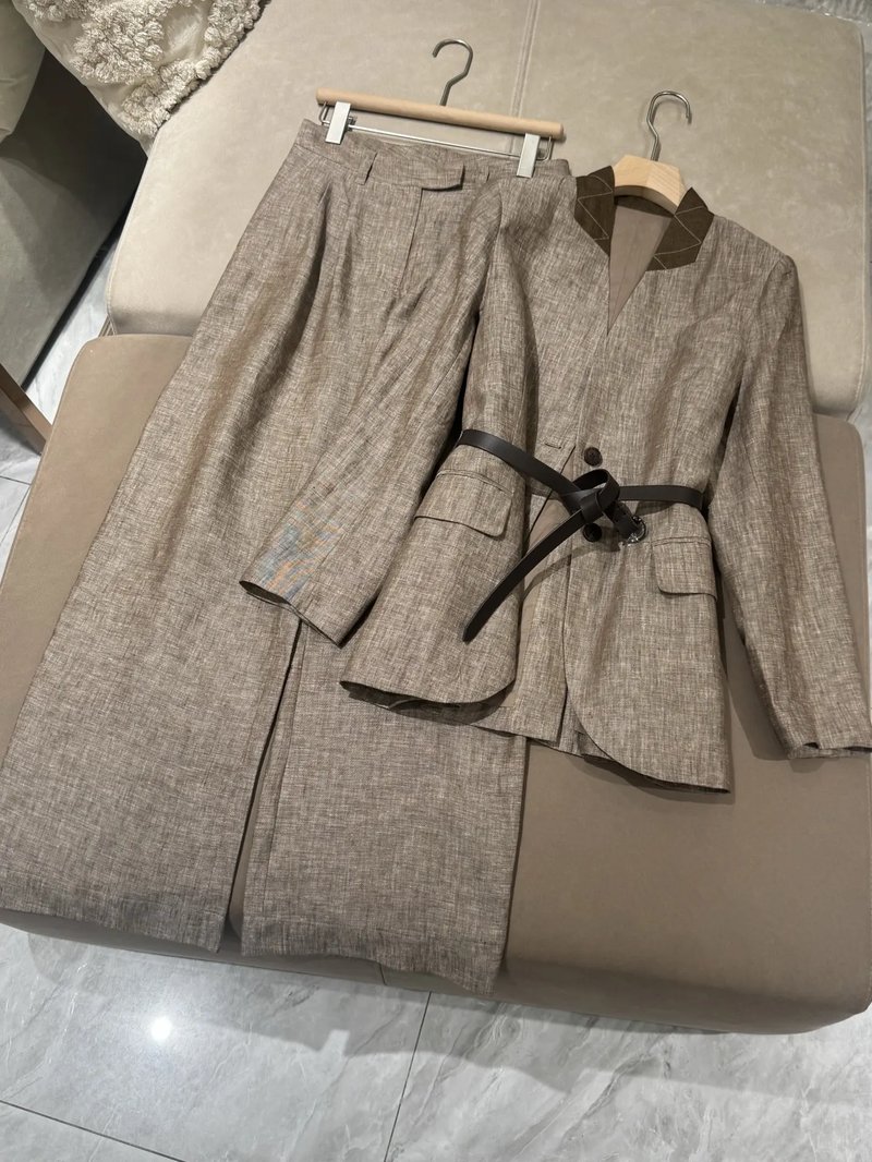 Chic Linen Blazer and Pants Set