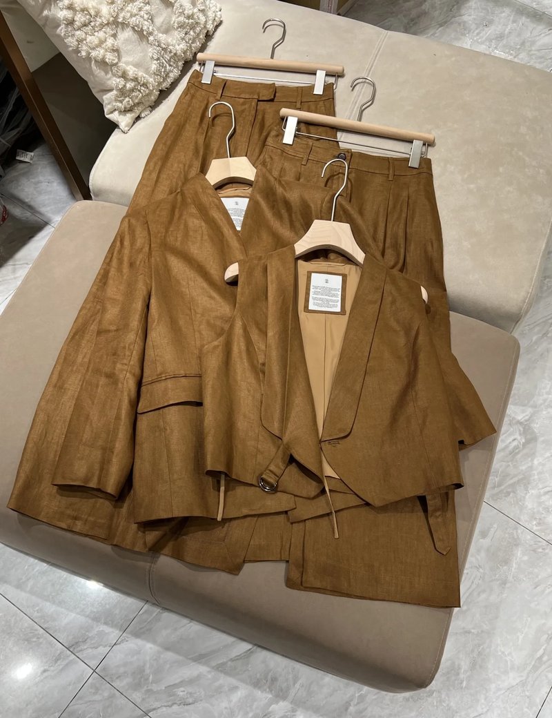 Chic Women's Linen Blazer Set