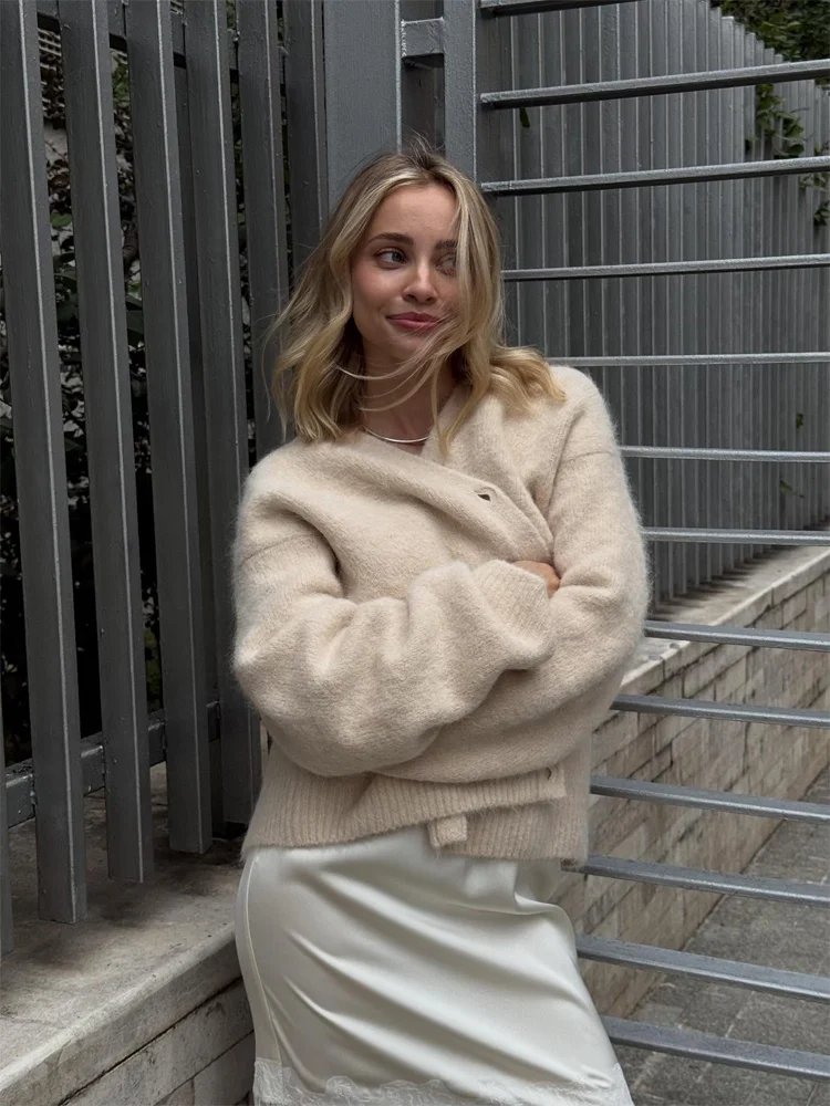 Chic Oversized V-Neck Cardigan
