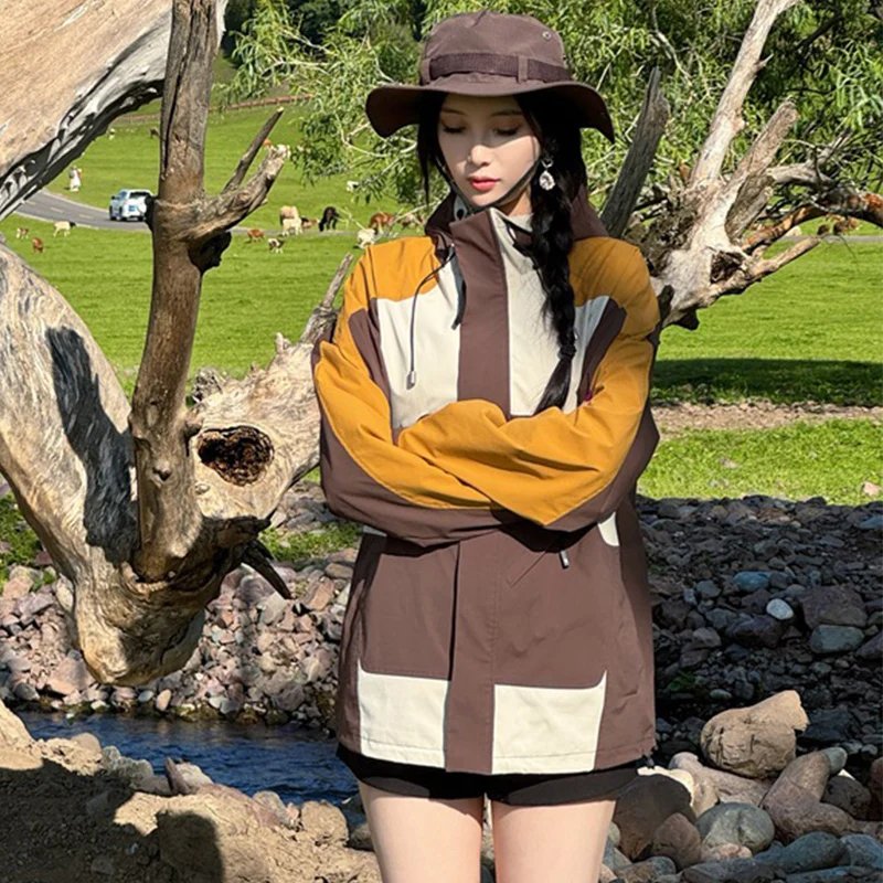 Stylish Women's Hiking Windbreaker